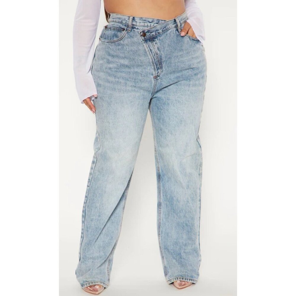 Fashion Nova Jeans Women's 15 Criss Cross Button Fly Straight Leg Light Wash